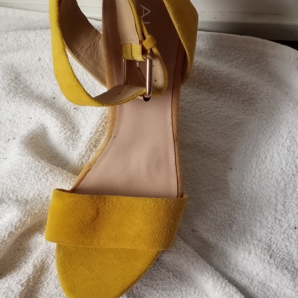 Shoes - Picture 6 of 6